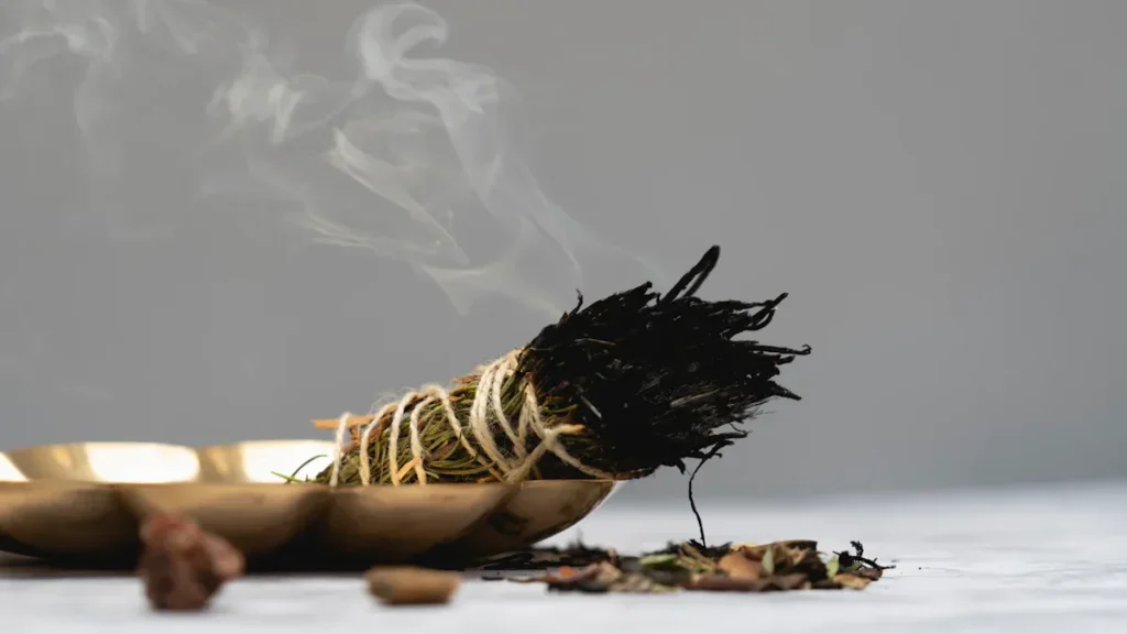 Frankincense, Myrrhe ou Bakhoor : quelles différences pour vos rituels bien-être ?