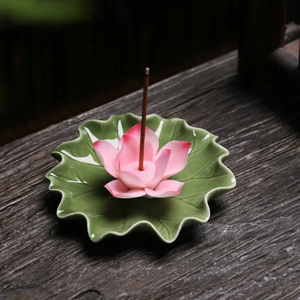 Porte Bâton d'Encens en Céramique Artisanale – Brûleur d'Encens Élégant à Base de Feuille de Lotus