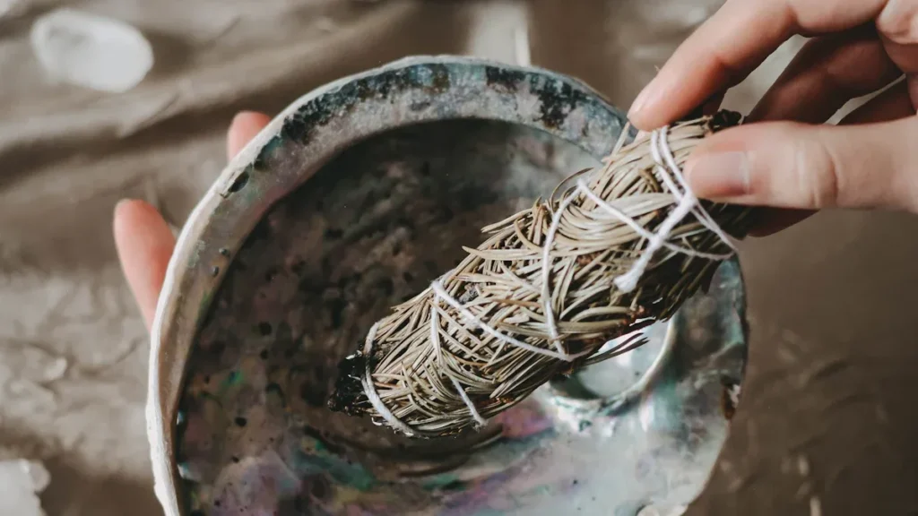 Charbon naturel pour encens : pourquoi le choisir pour vos rituels spirituels et bien-être ?
